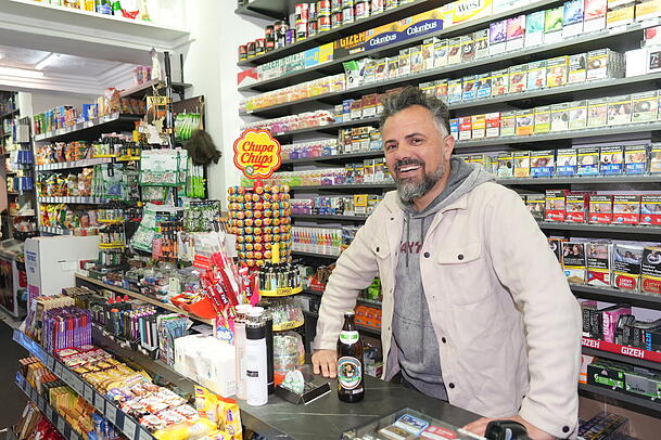 Shivan Beseh geh&ouml;rt zu den Kioskbetreibern in der Schellingstra&szlig;e, die nur noch bis Mitternacht Flaschenbier verkaufen d&uuml;rfen. Eine freiwillige Selbstbeschr&auml;nkung.