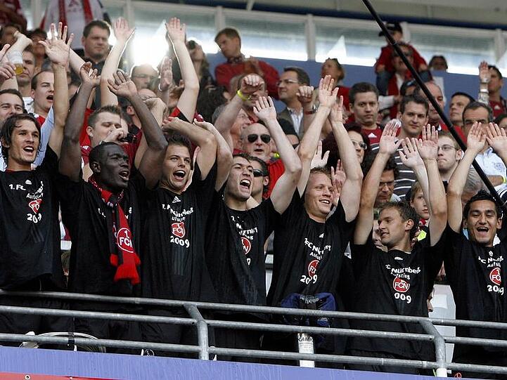 Jubel, Trubel, Bundesliga: Der 1. FC Nürnberg feiert seinen Wiederaufstieg.