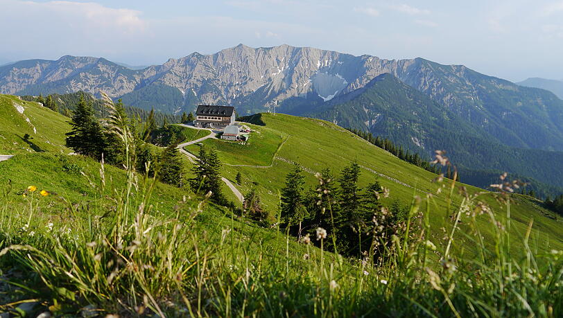 Im idyllischen Mangfallgebirge: das Rotwandhaus. Im idyllischen Mangfallgebirge: das Rotwandhaus.