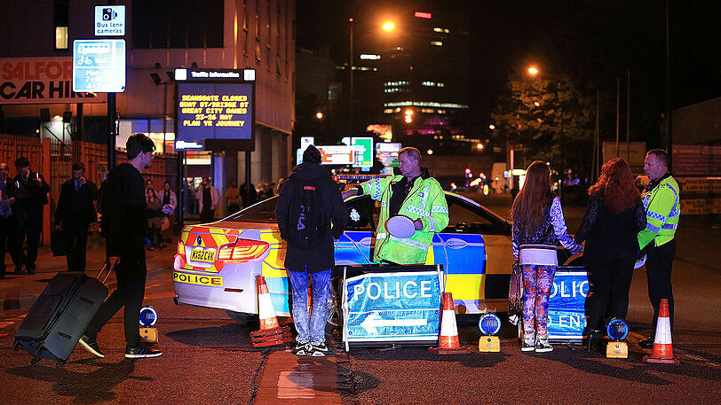 Mindestens 19 Tote nach Explosion bei Ariana-Grande-Konzert. Die ersten Bilder vom Ort des mutmaßlichen Terroranschlags.