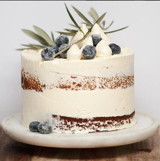 Was viele Kunden wollen: Sogenannte &bdquo;Naked cakes&ldquo;.