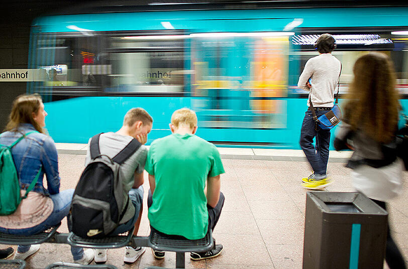 "Treffen wir uns Bahnhof?" - das ist teilweise unter Jugendlichen und Erwachsenen schon zur Umgangssprache geworden.