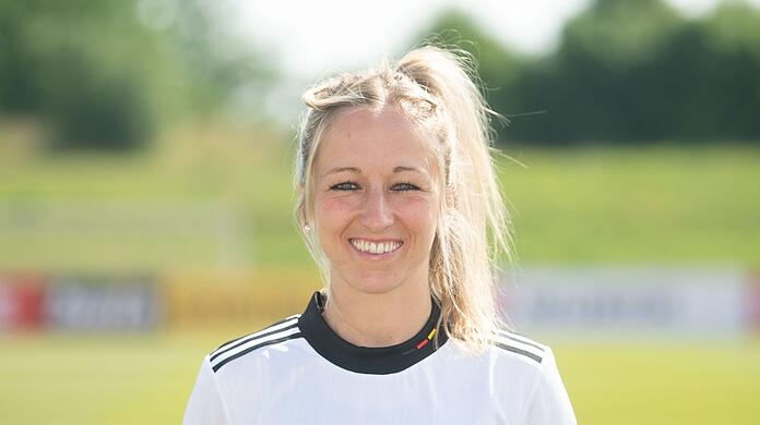 Abwehr: Kathrin Hendrich.