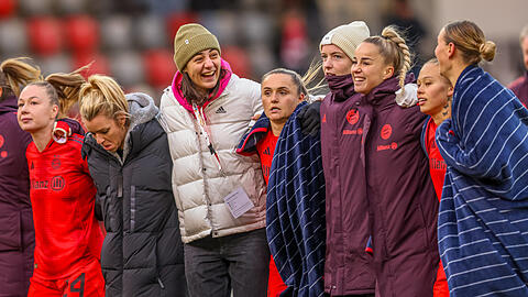 Zusammenhalt wird großgeschrieben bei den Bayern-Frauen - auch, und vor allem nach der Krebsdiagnose von Mala Grohs (3.v.l.).