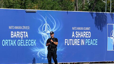 "Eine gemeinsame Zukunft in Frieden" steht in der T&uuml;rkei auf Plakaten zum Gipfel: F&uuml;r die Ukraine ist das derzeit nur ein Traum. (Archivbild)
