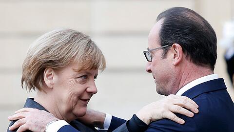 Bundeskanzlerin Merkel und Frankreichs Präsident Hollande: Die gemeinsamen, freundschaftlichen Auftritte waren wohl teilweise "reine Show".