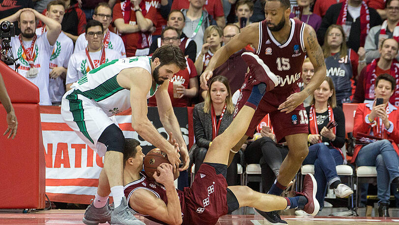 Am Boden zerstört: Die FC Bayern Basketballer müssen ihren Finaltraum begraben.