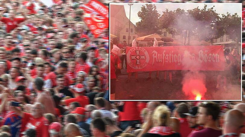 Im kleinen Bild zu sehen: Anhänger von Energie Cottbus feiern den Aufstieg ihrer Mannschaft mit Ku-Klux-Klan-Kapuzen.