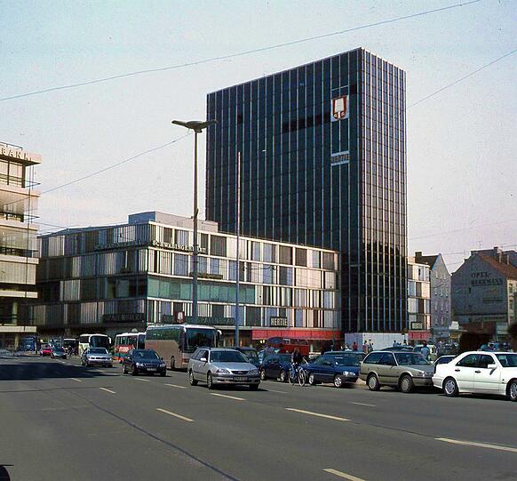 Der längst abgerissene Schwarze Riese an der Münchner Freiheit.