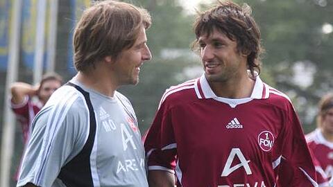 &bdquo;Keine Panik&ldquo; bei den ehemaligen Gladbachern: Club-Trainer Michael Oenning und Thomas Broich (rechts) gehen die Hausaufgabe optimistisch an.