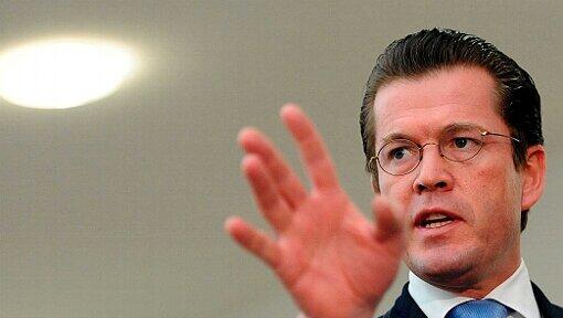 Es ist der erste Auftritt in Deutschland nach seinem unrühmlichen Abgang aus dem Ministerium im März 2011: Karl-Theodor zu Guttenberg. Es ist der erste Auftritt in Deutschland nach seinem unrühmlichen Abgang aus dem Ministerium im März 2011: Karl-Theodor zu Guttenberg.