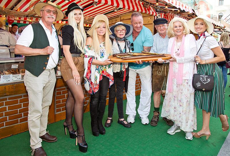 Wolfgang Prinz, Joana Ogl, Simone Petrov, Ingrid Steeger, Hugo Bachmaier, Birgit Bergen und Sarah Valentina Winkhaus