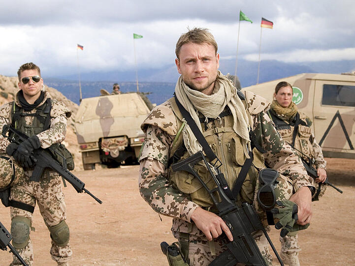 "Auslandseinsatz": Die jungen Soldaten betreten zum ersten Mal das afghanische Dorf