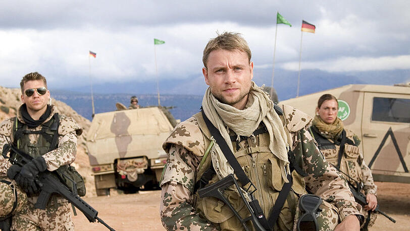"Auslandseinsatz": Die jungen Soldaten betreten zum ersten Mal das afghanische Dorf "Auslandseinsatz": Die jungen Soldaten betreten zum ersten Mal das afghanische Dorf
