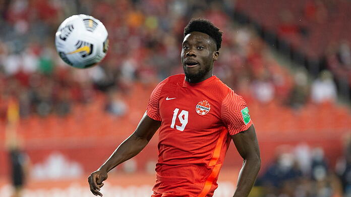 In Kanada für viele ein absolutes Vorbild: Alphonso Davies vom FC Bayern München. (Archivbild)