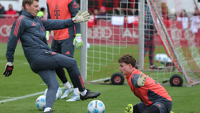 Gutes Team: Torwarttrainer Michael Rechner, Neuer und Urbig (v.l.).