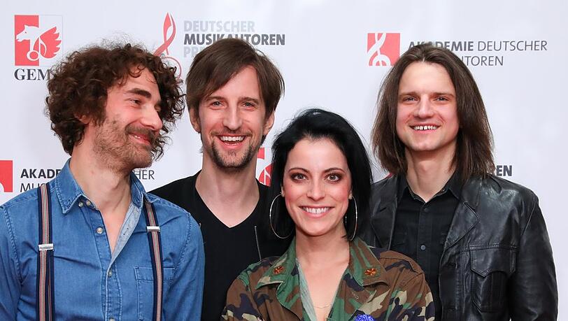 Silbermond-Stars Stefanie Kloß und Thomas Stolle (r.) sind wieder Eltern geworden. Silbermond-Stars Stefanie Kloß und Thomas Stolle (r.) sind wieder Eltern geworden.