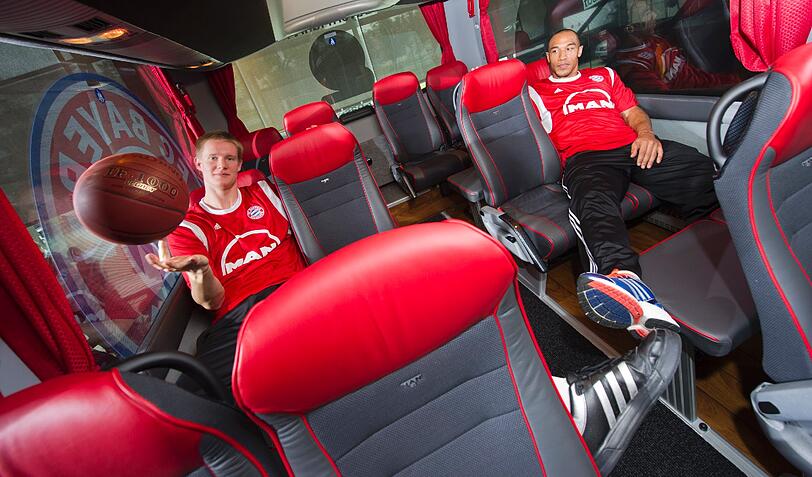 Das ist der neue Bus der Basketballer. Die Bilder