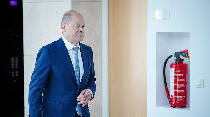 Bundeskanzler Olaf Scholz (SPD) nimmt nach der Landtagswahl in Nordrhein-Westfalen, an der Präsidiumssitzung seiner Partei teil.