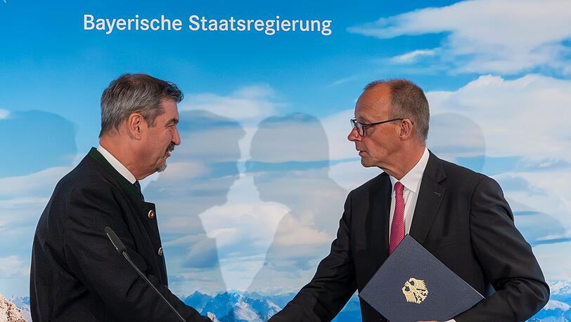 Bei seinem Besuch auf der Zugspitze sprach sich Kanzler Merz auch dafür aus, die seit mehr als einem Jahr ausstehende Hilfsbeteiligung des Bundes für die Schäden des verheerenden Hochwassers im Juni 2024 zu prüfen. Bei seinem Besuch auf der Zugspitze sprach sich Kanzler Merz auch dafür aus, die seit mehr als einem Jahr ausstehende Hilfsbeteiligung des Bundes für die Schäden des verheerenden Hochwassers im Juni 2024 zu prüfen.