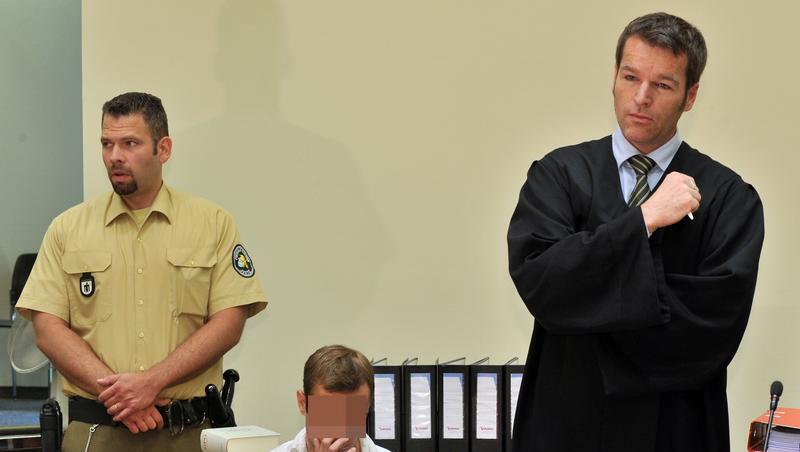 Vor Gericht: Sebastian L., der jüngere der beiden Angeklagten Vor Gericht: Sebastian L., der jüngere der beiden Angeklagten