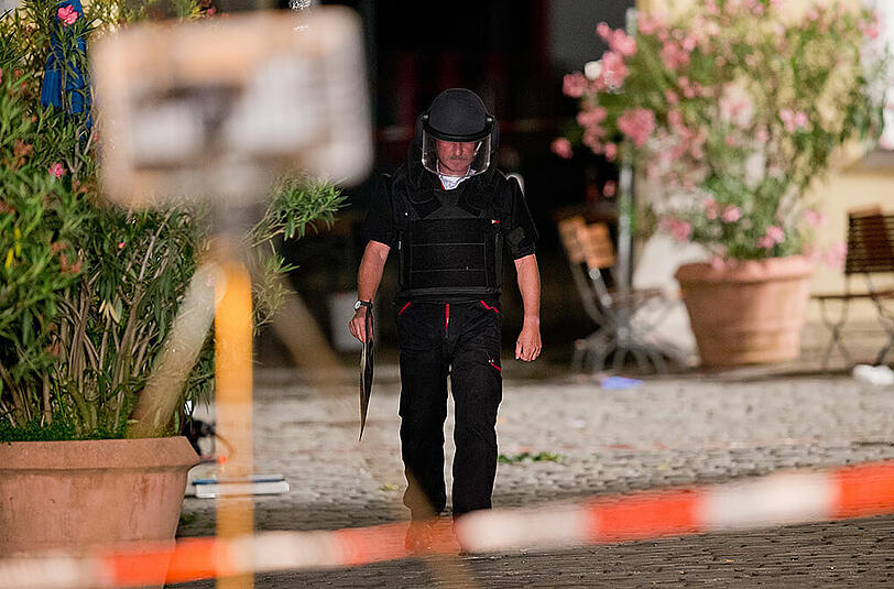 In Ansbach hat sich ein Bombenanschlag ereignet. Die ersten Bilder vom Tatort.