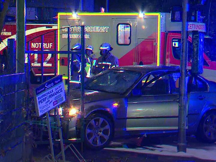 In Berlin-Gesundbrunnen ist ein Autofahrer in eine Gruppe Fußgänger gerast.
