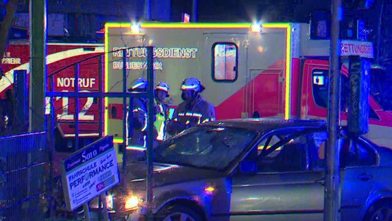 In Berlin-Gesundbrunnen ist ein Autofahrer in eine Gruppe Fußgänger gerast. In Berlin-Gesundbrunnen ist ein Autofahrer in eine Gruppe Fußgänger gerast.