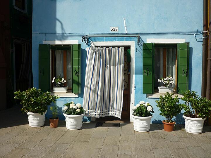 Klein und fein: Ein Hauseingang in Burano.