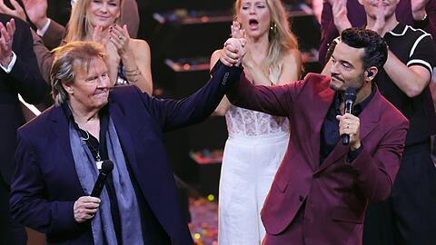 Giovanni Zarrella (r.) wird am Samstag Howard Carpendale hochleben lassen.