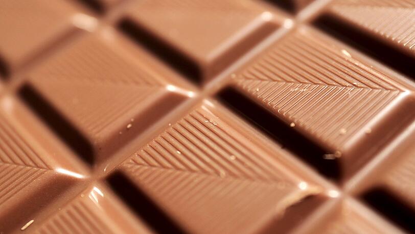 Die Diebe haben es laut Polizei gezielt auf Schokolade abgesehen. (Symbolbild)