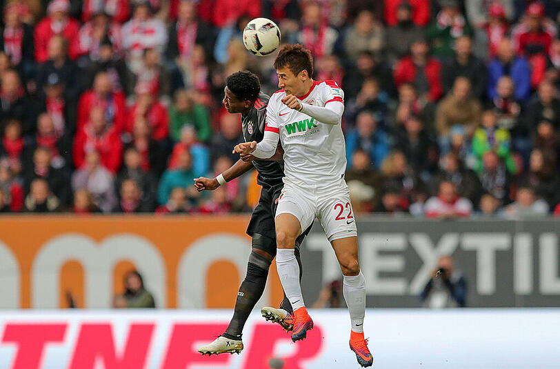 David Alaba: Note 3. Rotationsrückkehrer Nummer 3 &ndash; agierte mehr als Linksaußen denn als Linksverteidiger, weil die Augsburger so tief verteidigten. Auffällig: Mit Costa ist das Verständnis nicht ganz so selbstverständlich wie mit Kumpel Ribéry, der wohl noch bis Mitte November ausfällt.