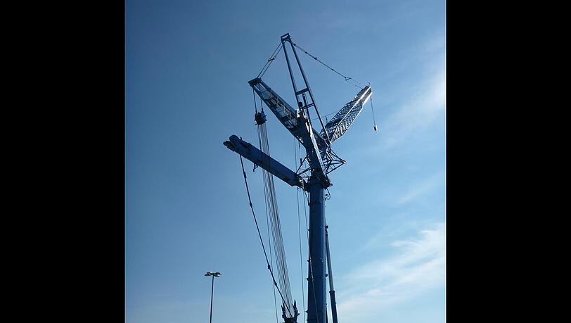 Kommt unter den Hammer: Der Liebherr LTM1400-7.1 14x8x14-Mobilkran. Kommt unter den Hammer: Der Liebherr LTM1400-7.1 14x8x14-Mobilkran.