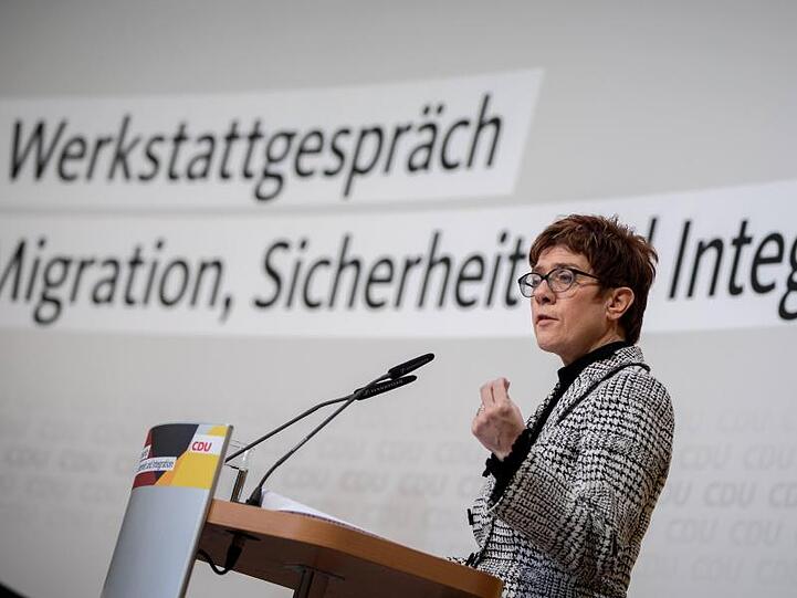 Annegret Kramp-Karrenbauer, CDU-Bundesvorsitzende, spricht zu den Themen Migration, Sicherheit und Integration.