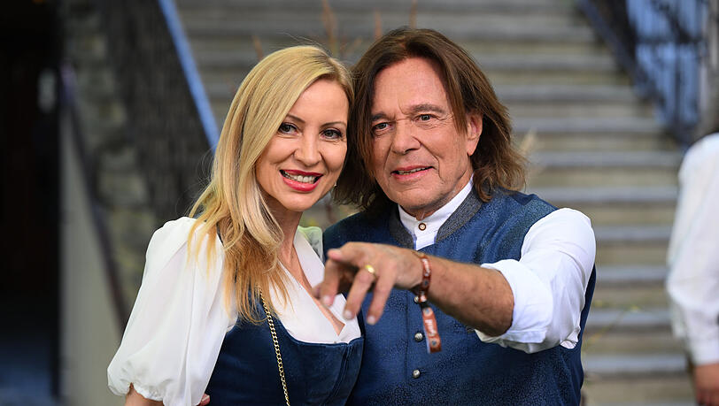 Ramona und Jürgen Drews erweisen Heidi Klum ebenfalls die Ehre und kommen zum „Heidifest“ am Donnerstag. Ramona und Jürgen Drews erweisen Heidi Klum ebenfalls die Ehre und kommen zum „Heidifest“ am Donnerstag.