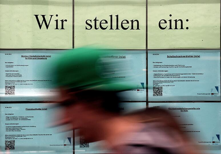 Die Unternehmen in Deutschland suchen weiterhin Mitarbeiter.
