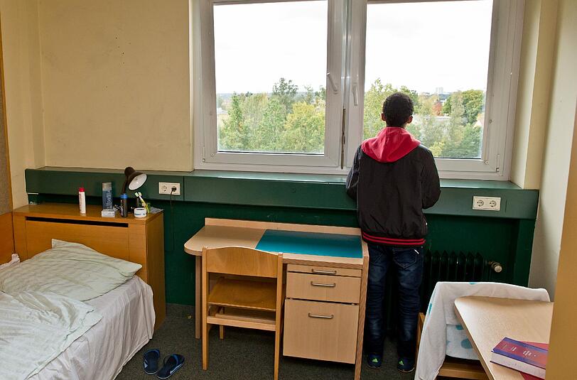Ein 16-Jähriger aus Eritrea in einer Wohngruppe für unbegleitete minderjährige Flüchtlinge. Foto: Daniel Karmann/Archiv