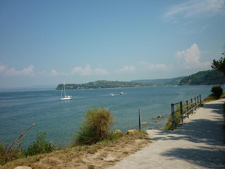 Küstenweg von Piran nach Fiesa.