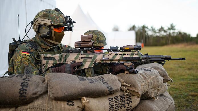 Milliarden für die Bundeswehr:  Koalition und Union stehen möglicherweise kurz vor einer Einigung über das geplante Sondervermögen.