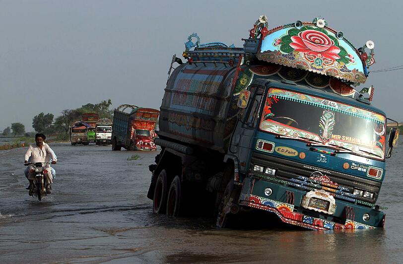 Nach der Flutkatastrophe spitzt sich die Lage in Pakistan zu: Die Bilder