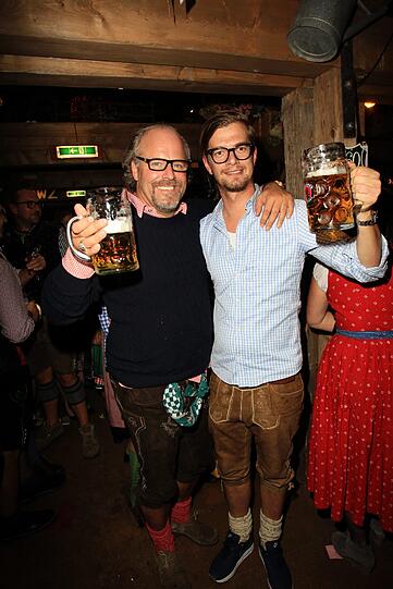 Moderator Joachim "Joko" Winterscheidt ausnahmsweise mal nicht mit Klaas, sondern mit Star-Manager Peter Olsson