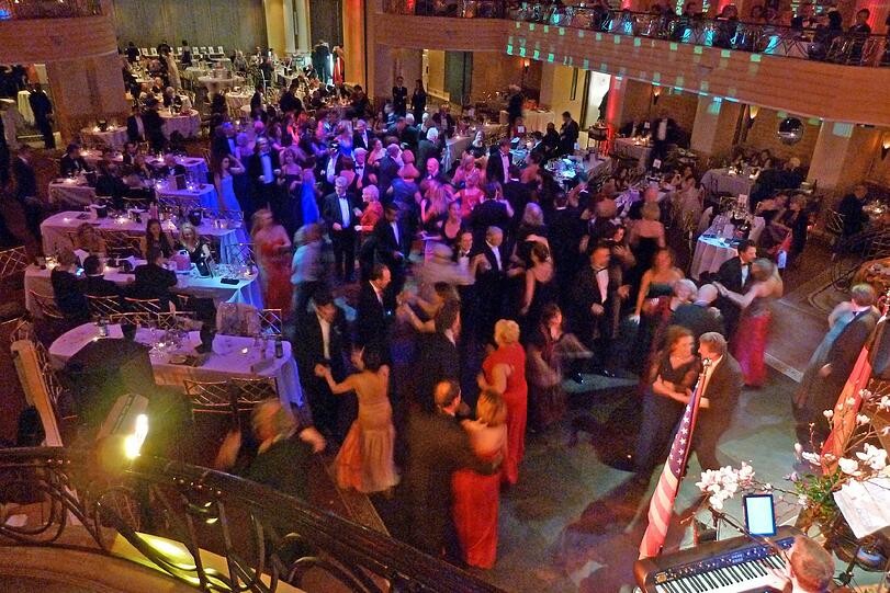Tradition: Die Münchner Française um Mitternacht.
