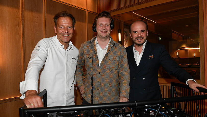 Thomas Kellermann (Zwei-Sterne-Koch, Gourmetrestaurant Dichter), DJ Wittgenstein (Prinz Constantin zu Sayn-Wittgenstein-Sayn) und Benjamin Bartz. Thomas Kellermann (Zwei-Sterne-Koch, Gourmetrestaurant Dichter), DJ Wittgenstein (Prinz Constantin zu Sayn-Wittgenstein-Sayn) und Benjamin Bartz.