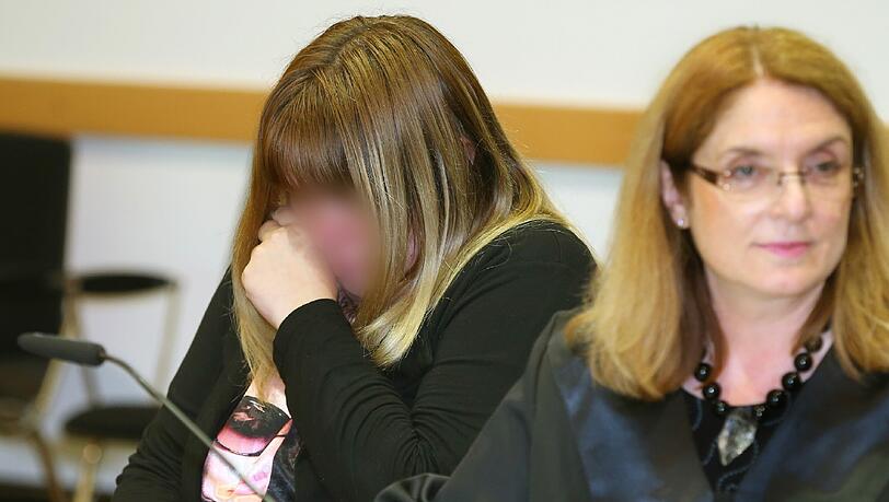Die junge Mutter wurde wegen versuchten Mordes an ihrem Baby verurteilt. Die junge Mutter wurde wegen versuchten Mordes an ihrem Baby verurteilt.