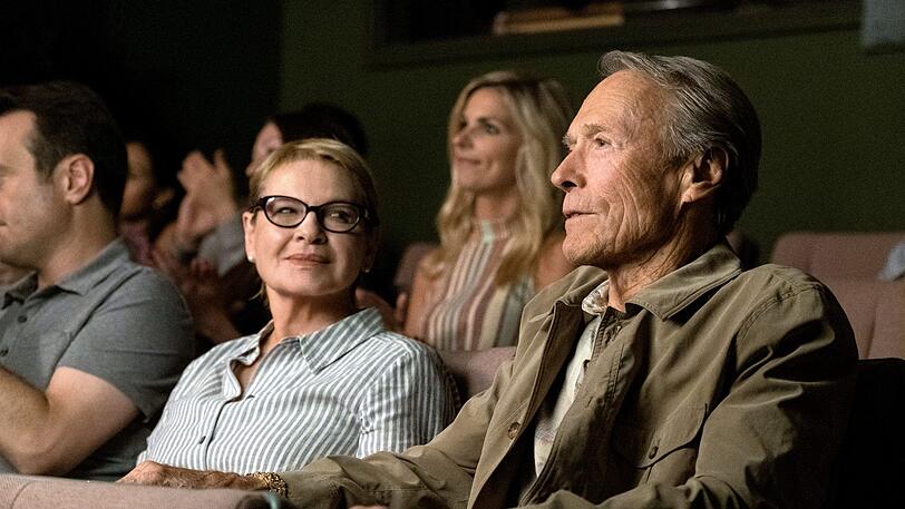 Dianne Wiest als Mary und Clint Eastwood als Leo Sharp in "The Mule".