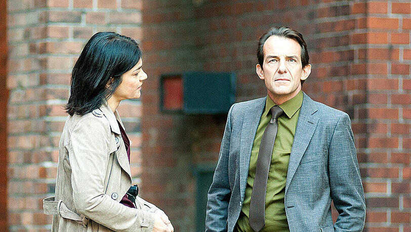 "Letzte Spur Berlin: Freigang": Mina (Jasmin Tabatabai) merkt, dass Radek (Hans-Werner Meyer) etwas beschäftigt "Letzte Spur Berlin: Freigang": Mina (Jasmin Tabatabai) merkt, dass Radek (Hans-Werner Meyer) etwas beschäftigt