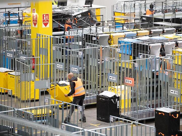 Ausgangsbeschränkungen haben die Nachfrage bei Amazon explodieren lassen.
