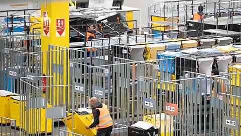 Ausgangsbeschränkungen haben die Nachfrage bei Amazon explodieren lassen.