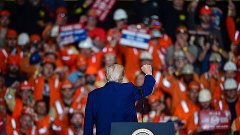 Donald Trump während seines Auftritts in einem Stahlwerk in West Mifflin in Pennsylvania.