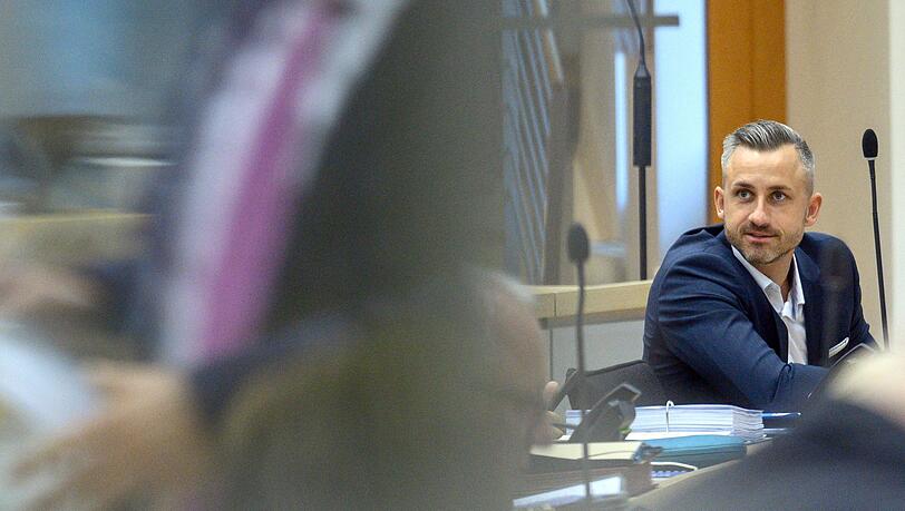 Der Spitzenkandidat der AfD für die Landtagswahl in Sachsen-Anhalt, Ulrich Siegmund, sagt, Angehörigen von Parteifreunden könne er vertrauen, das sei wichtig bei Mitarbeitern. (Archivbild) Der Spitzenkandidat der AfD für die Landtagswahl in Sachsen-Anhalt, Ulrich Siegmund, sagt, Angehörigen von Parteifreunden könne er vertrauen, das sei wichtig bei Mitarbeitern. (Archivbild)